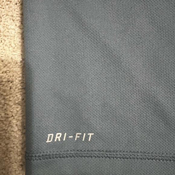 Nike dry fit short sleeve shirt. Men size XXL. - Picture 6 of 13